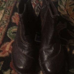 BNWT  womans CLARKS brown ankle boots